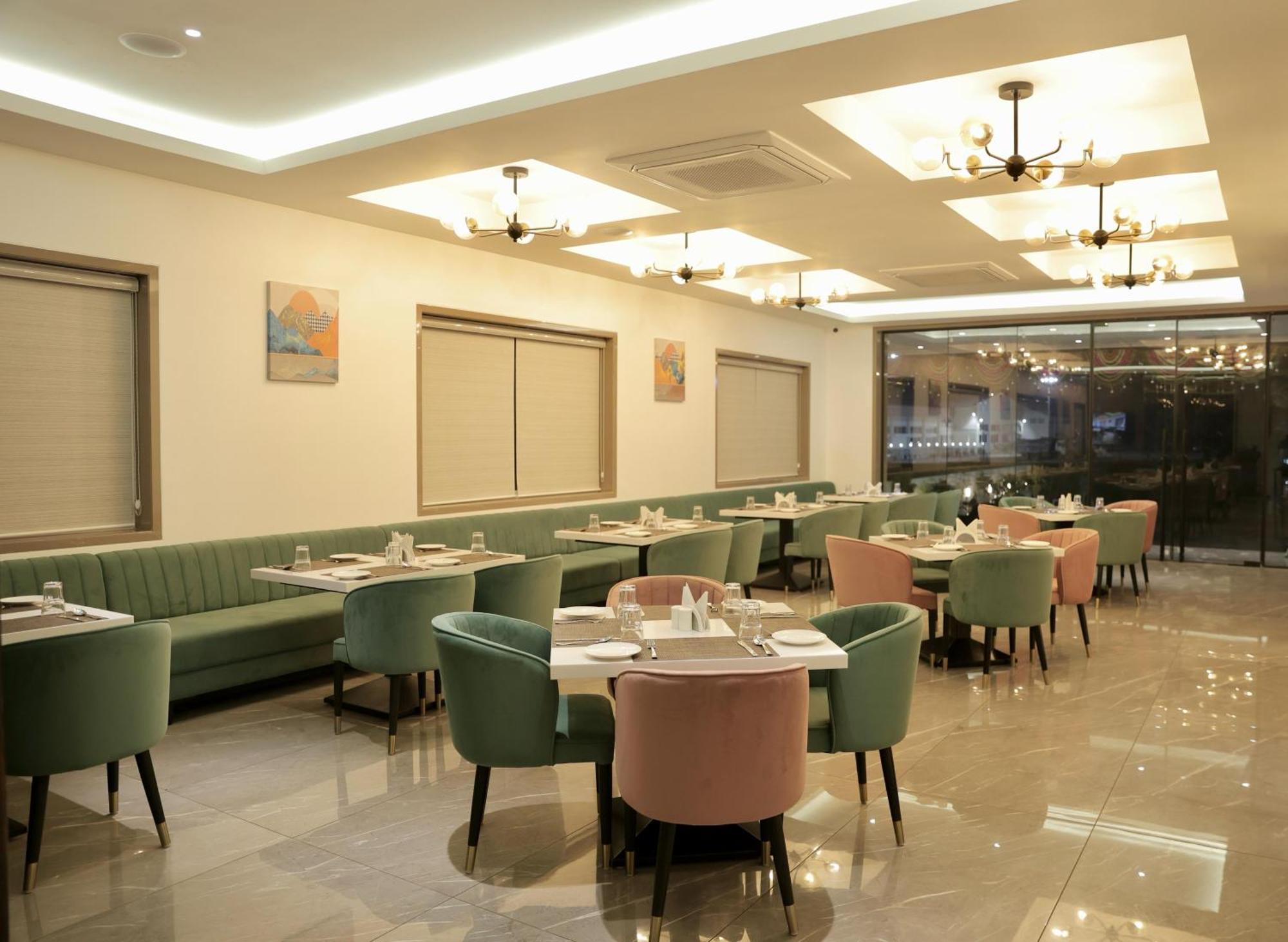 Hotel Carnival Parbhani Exterior foto