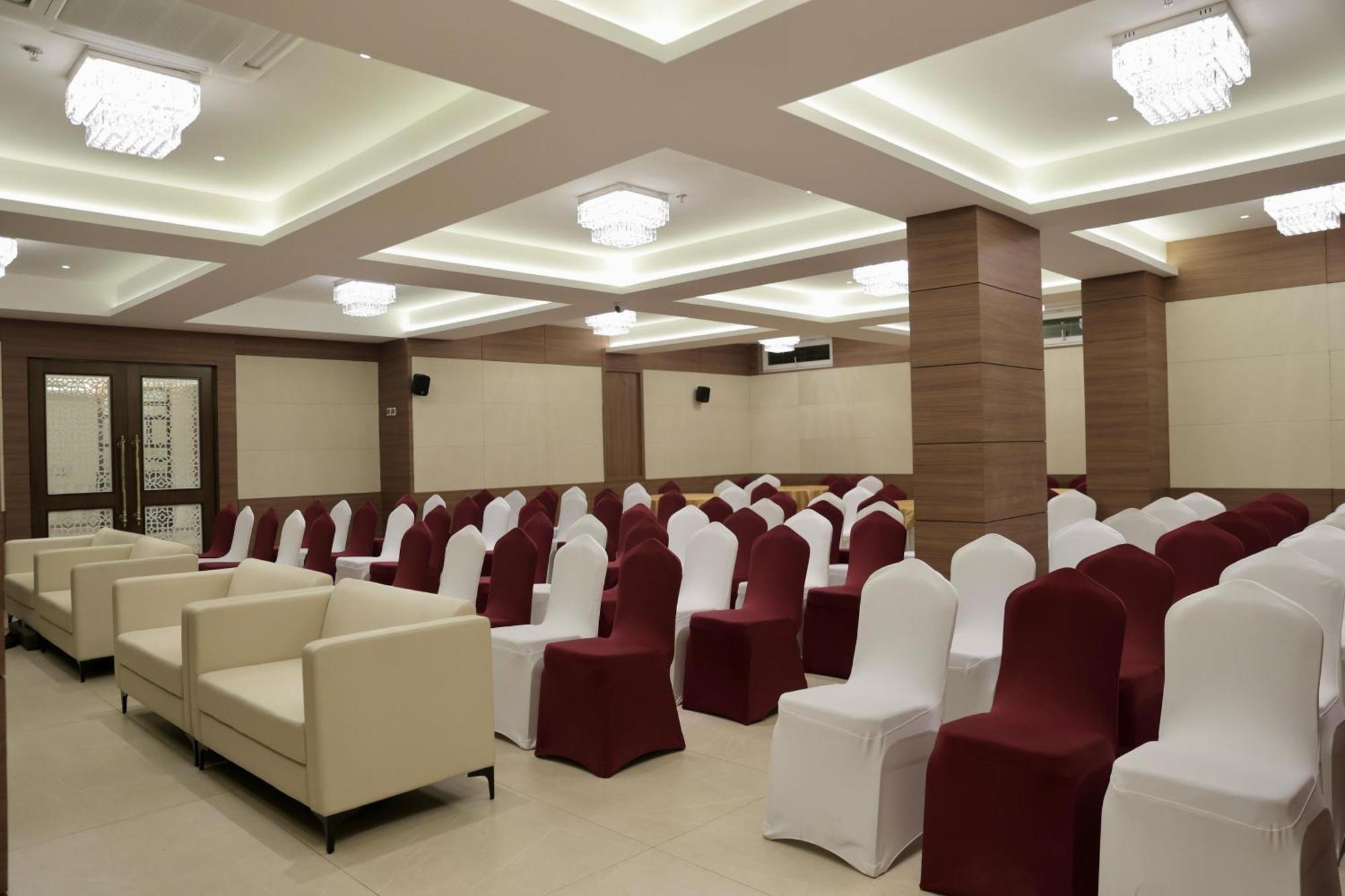 Hotel Carnival Parbhani Exterior foto