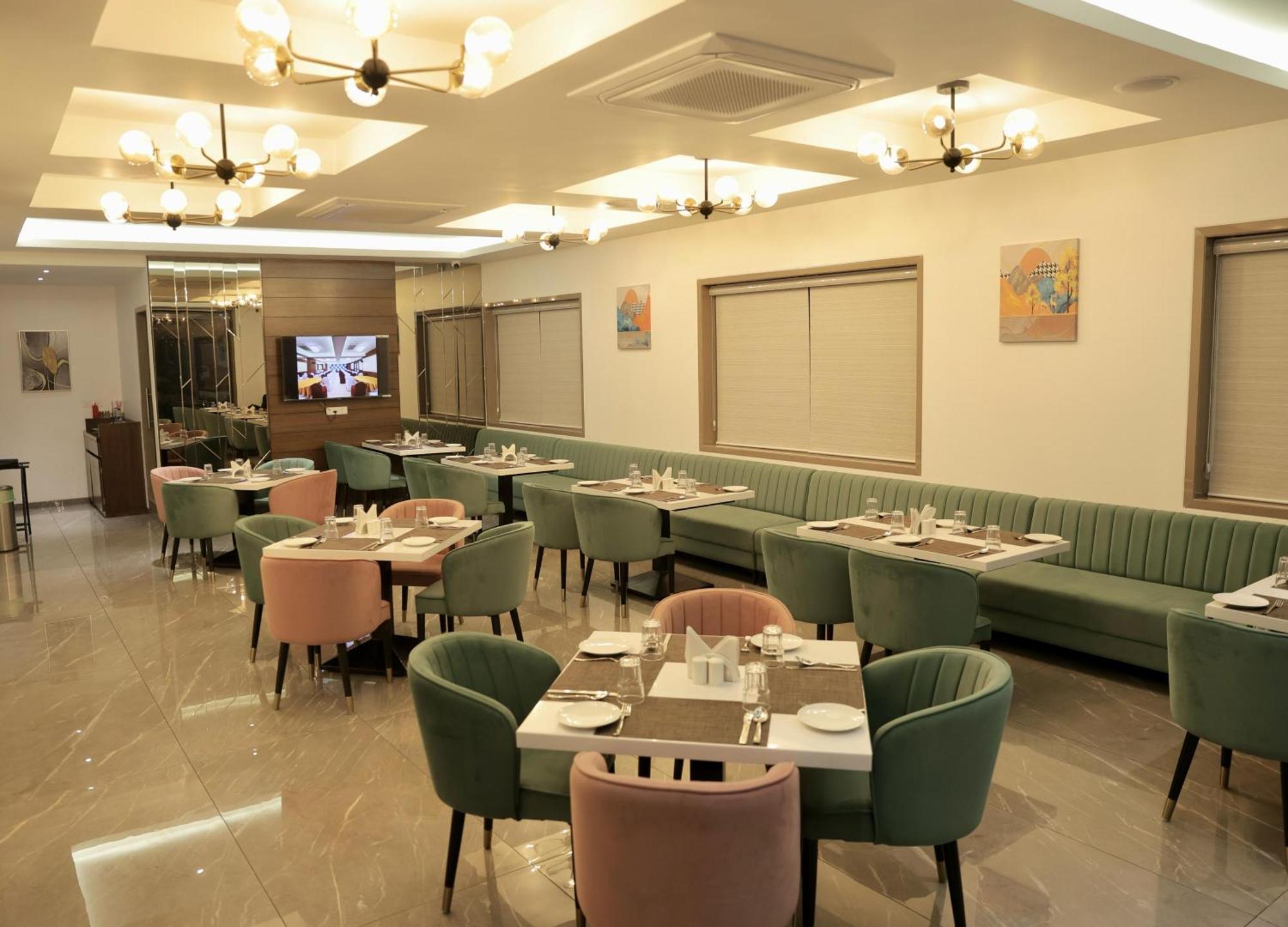 Hotel Carnival Parbhani Exterior foto